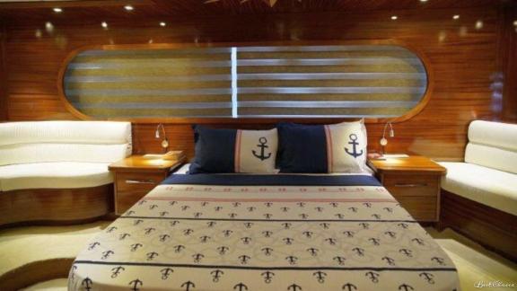 Luxurious bedroom with anchor motifs on the 6-cabin gulet Şadiye Hanım in Marmaris.